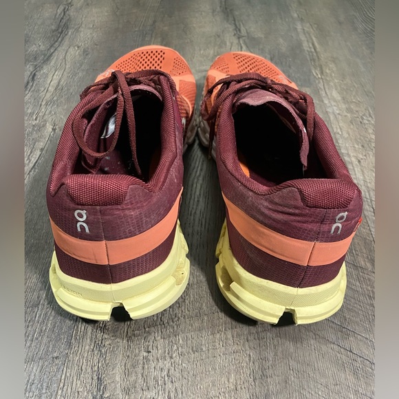 On Cloud Running Mens Sneakers - Picture 3 of 11